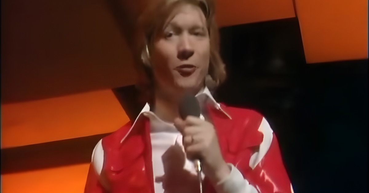 David Soul performing Don't Give Up on Us on Top of the Pops, January 1977.