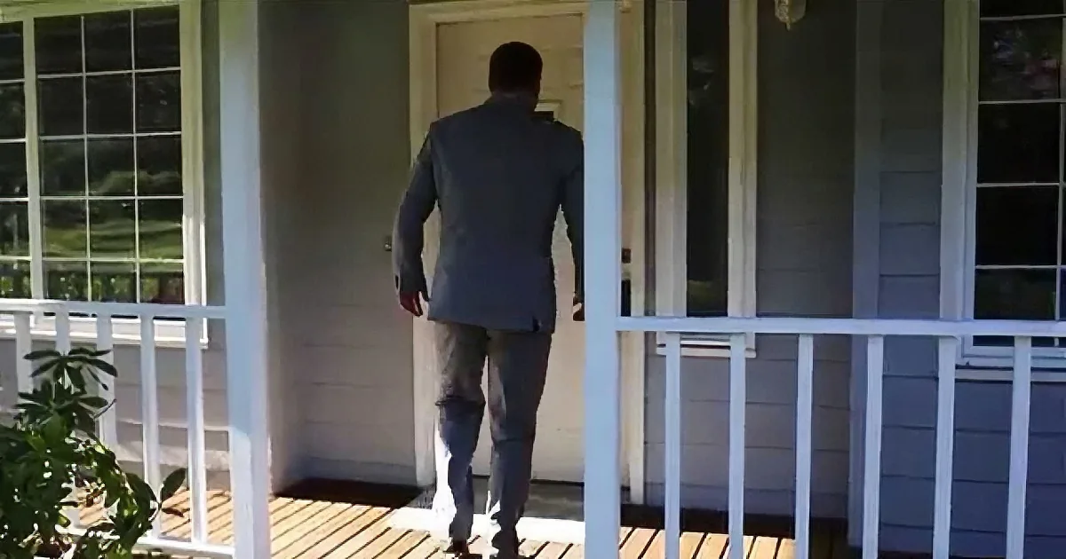 Man Goes on Date, You Won''t Believe Who With! Adorable! How Cute Is That?!