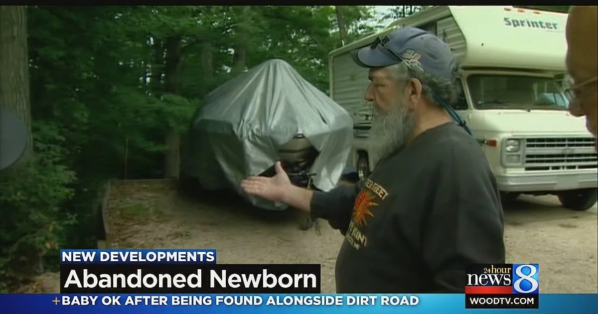 Dog Leads Owner to Newborn Baby Abandoned on Roadside! OMG!
