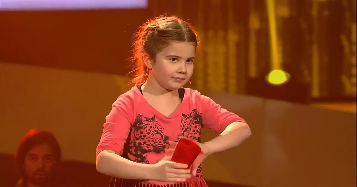 8-Year-Old Girl Performs on the Voice. When the Judges Listened, They Didn''t Expect to See That!