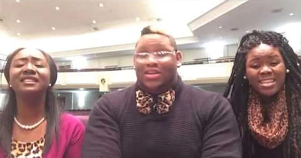 Three Friends Sing a Christmas Medley, but I Can''t Believe Their Voices! Incredible!