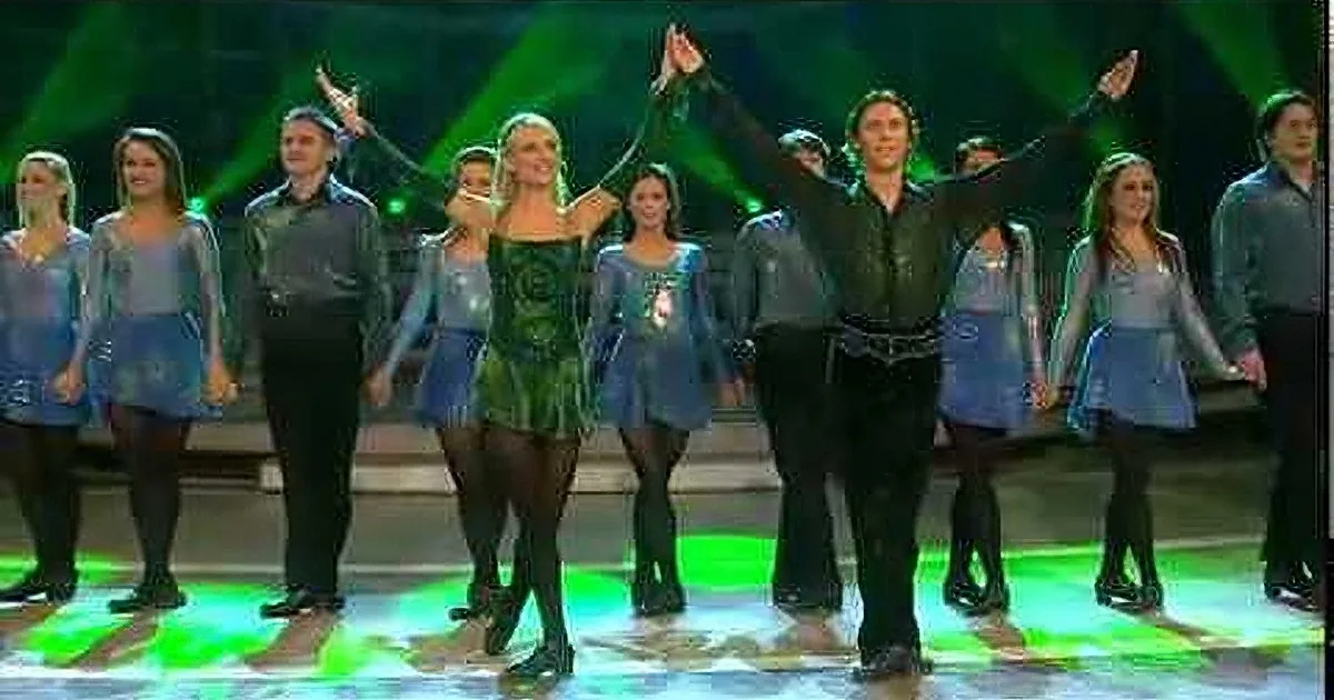 Irish Dance Group Cross the Stage, Brings Entire Stadium to Their Feet