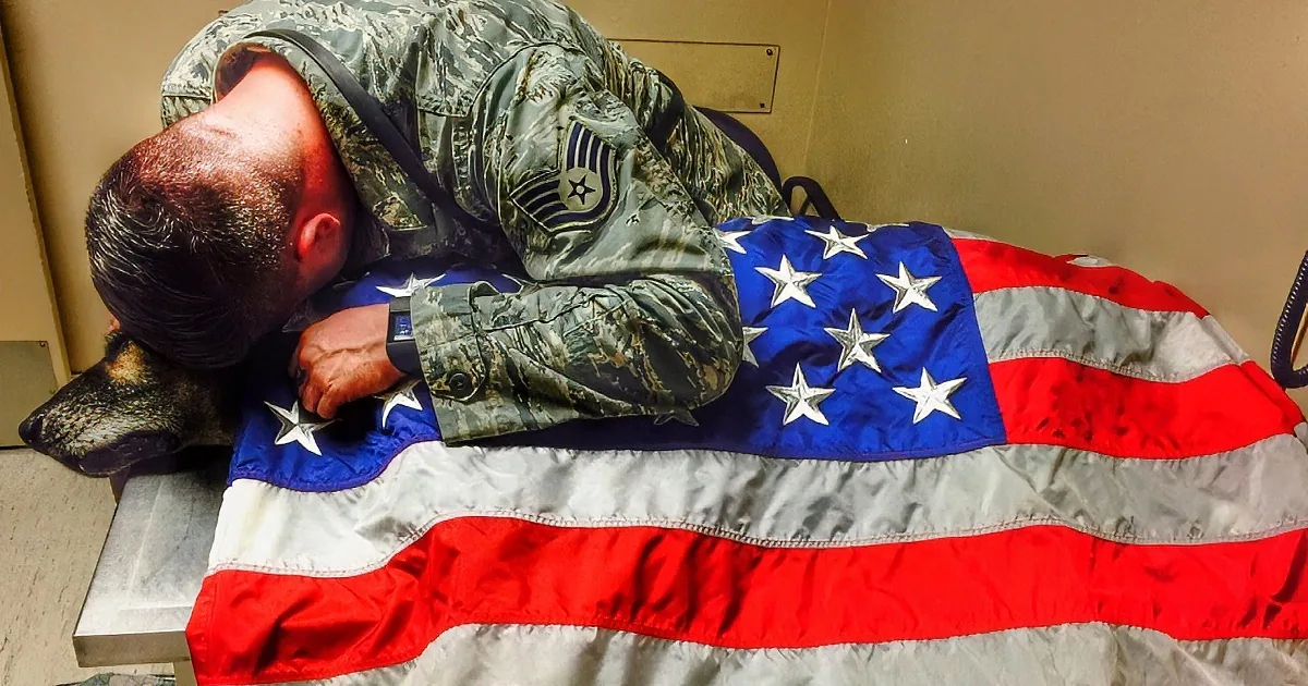 Soldier Is Forced to Say Goodbye to His Best Friend Who Served With Him