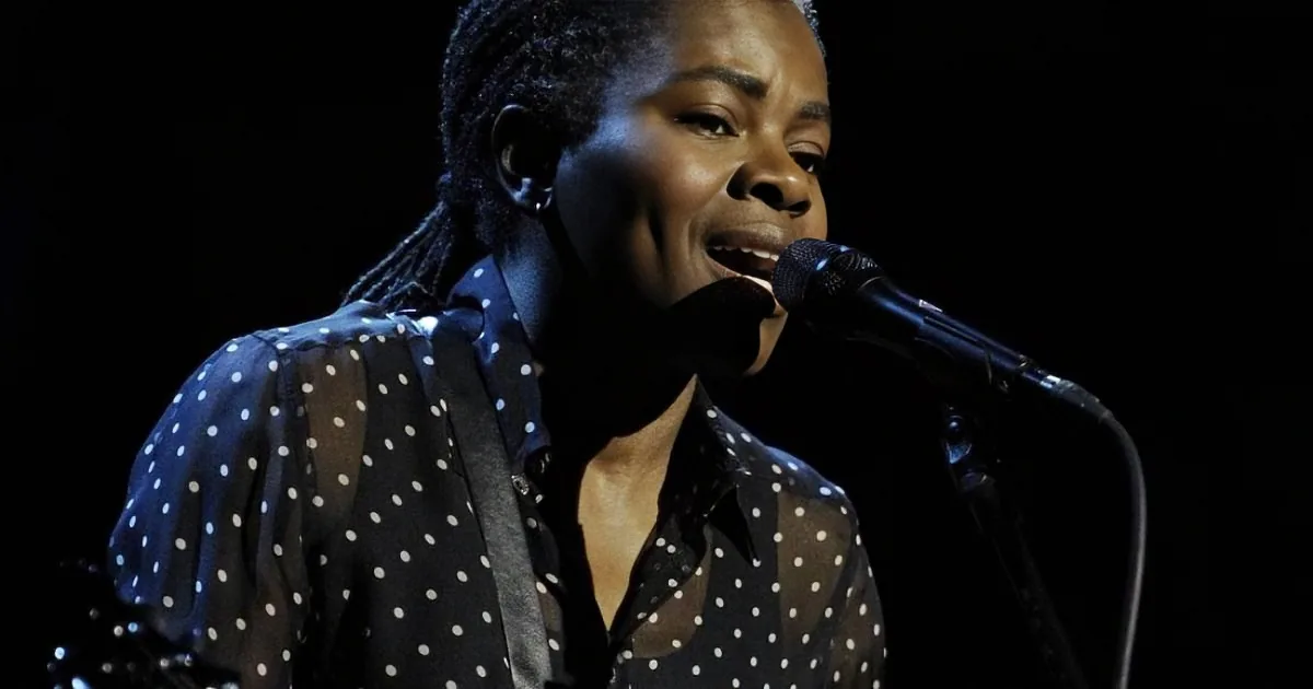 Tracy Chapman Stuns the Crowd With a Powerful Rendition of This Classic.