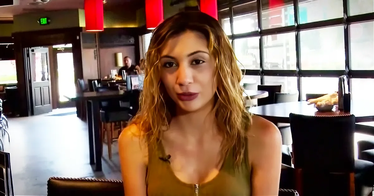 Customers Give a Waitress an Envelope That She Will Never Forget.