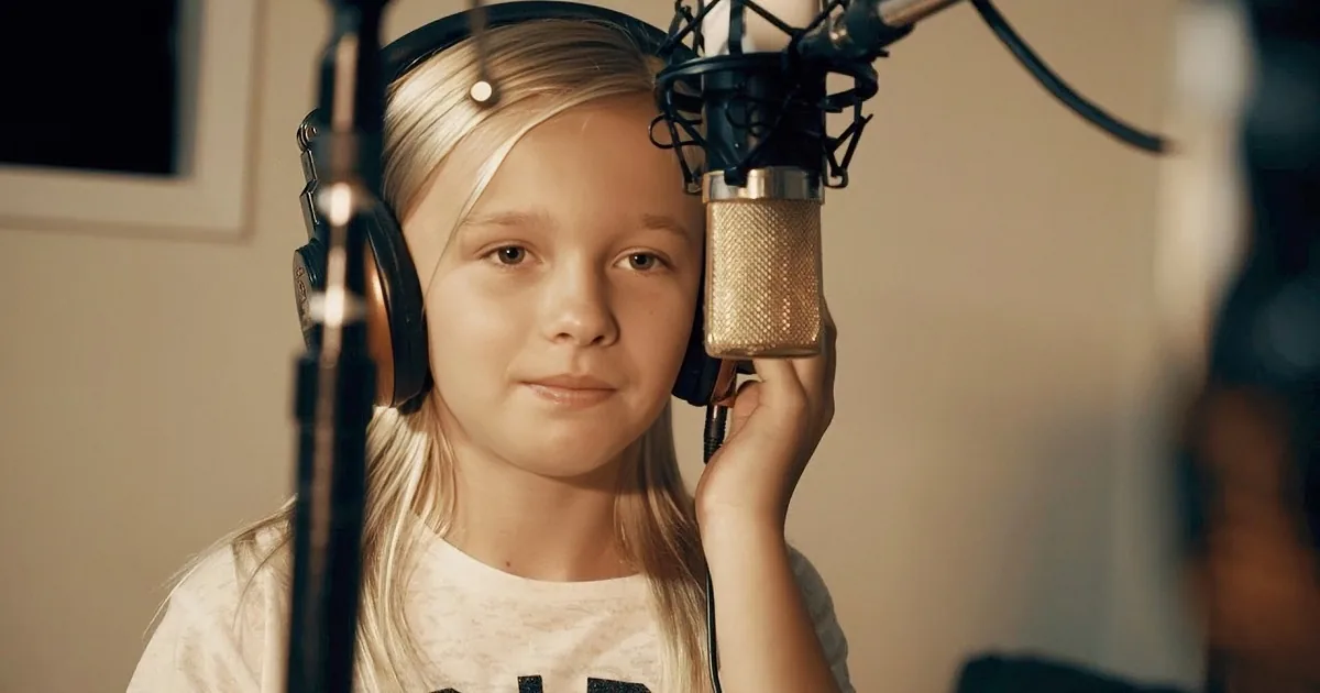 Just 11 Years Old, Two Musical Friends Sing an Astounding Duet