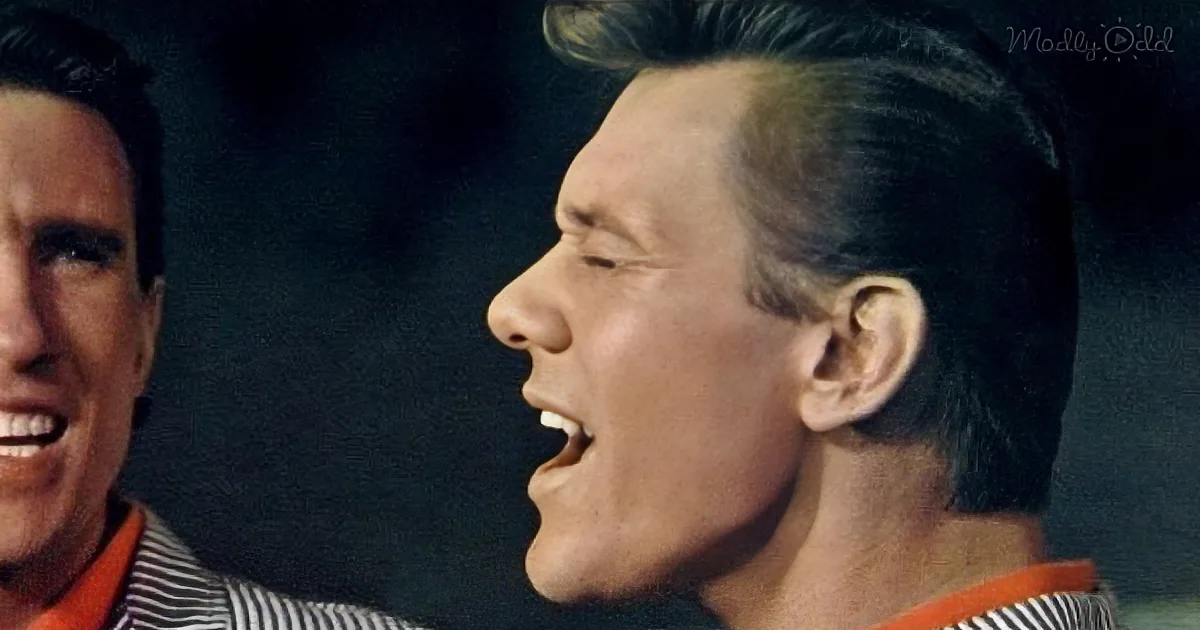 The Righteous Brothers Singing ''Unchained Melody'' Will Send Chills Down Your Spine