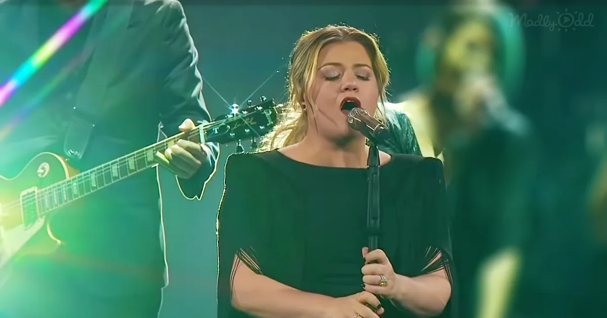 Kelly Clarkson Covers Lady Gaga and Bradley Cooper's 'Shallow' and Fans Say It's Better Than Original
