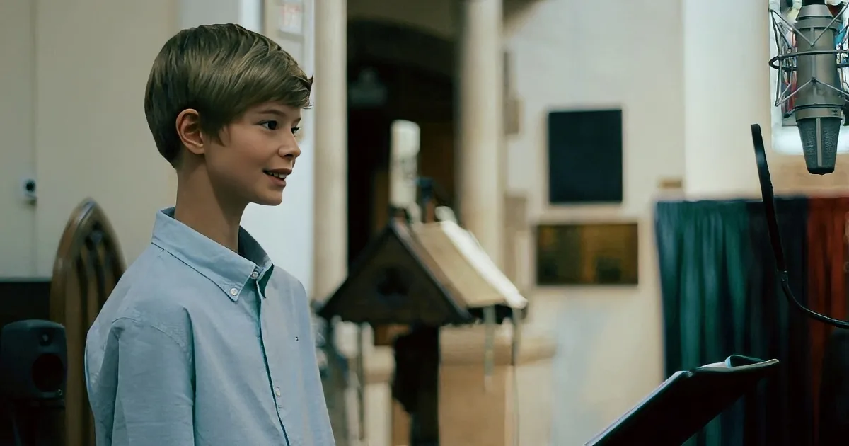 Angelic Welsh Boy, Cai Thomas, Sings Beautiful Rendition of ''Suo Gan''