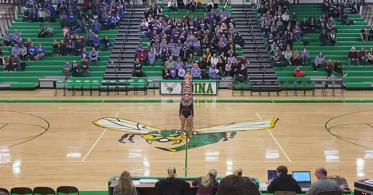 I''m Convinced They''re Robots Because There Is No Way This Routine Is so in Sync.