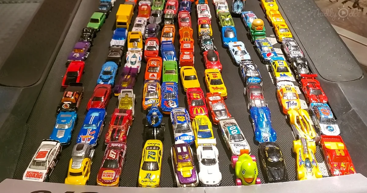 Matchbox Cars ''Demolition Derby'' on a Treadmill Is Surprisingly Entertaining