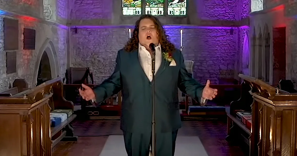 Jonathan Antoine Performs ''O Holy Night'' for Grateful Guide Dogs