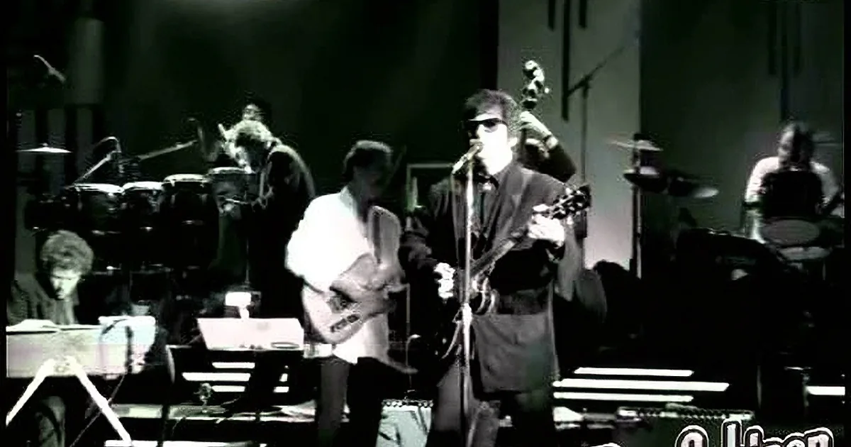 Roy Orbison''s ''Ooby Dooby'' Performance With All-Star Friends Thrills the Audience