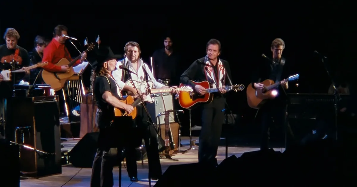 The Highwaymen Perform ''Highwayman'' to Packed Auditorium