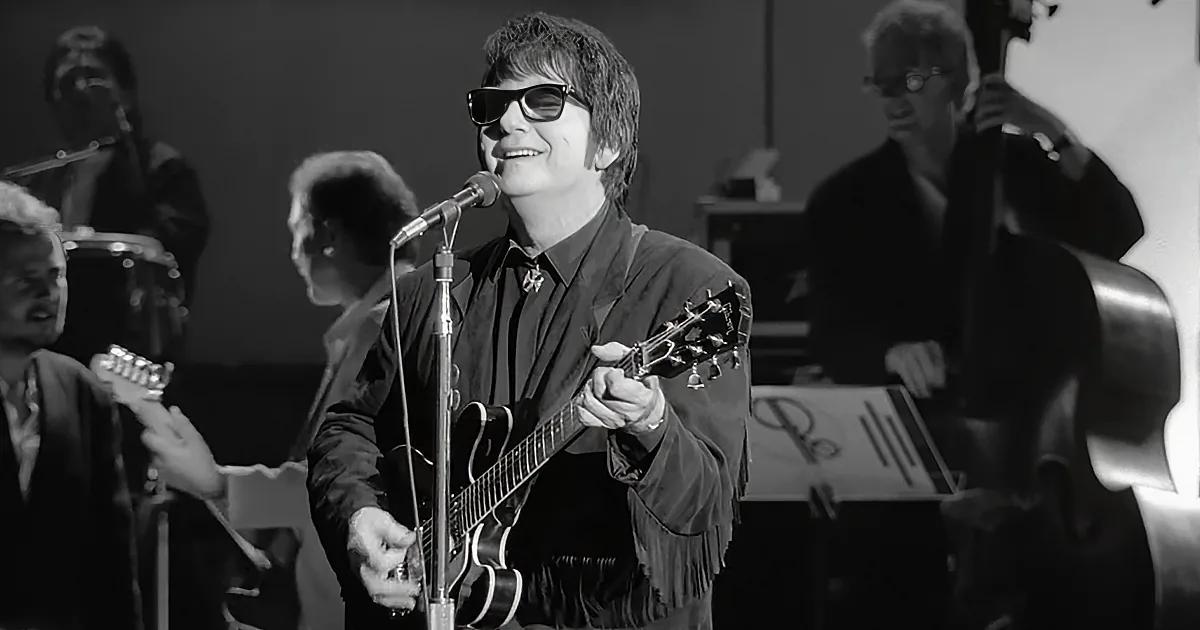 Roy Orbison Croons ''Claudette'' on His ''Black and White Night'' Television Special