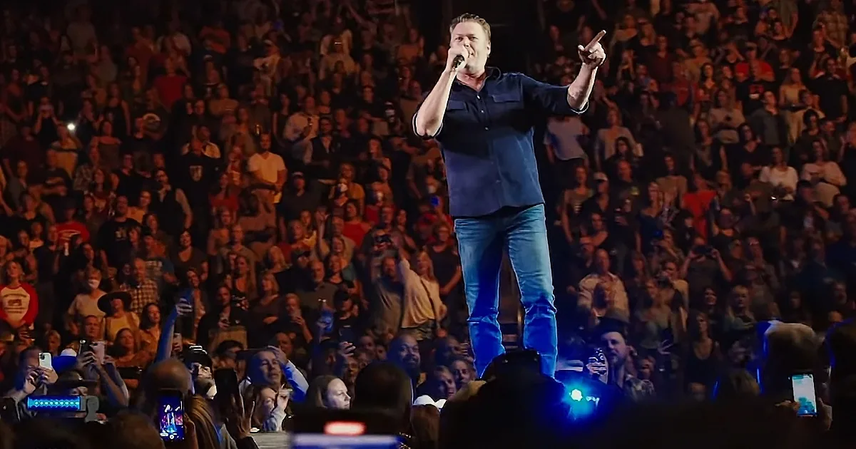 Blake Shelton Gives Us a Jaw-Dropping Performance of ''Come Back as a Country Boy''