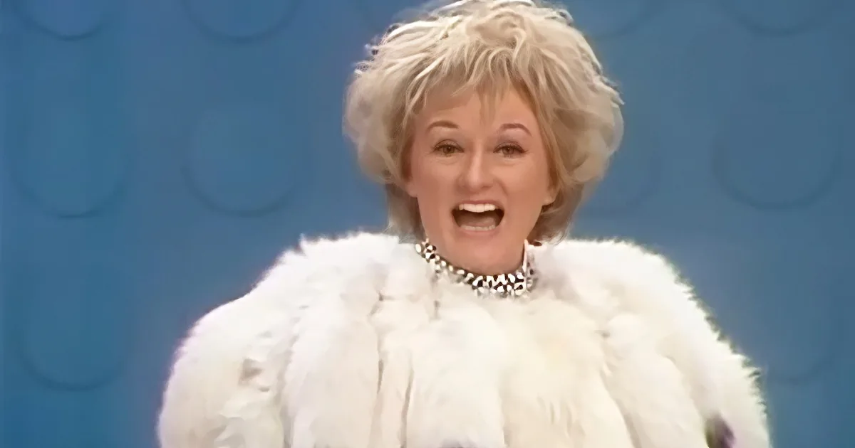 Phyllis Diller Performs Hilarious Standup Routine on 'The Carol Burnett Show'