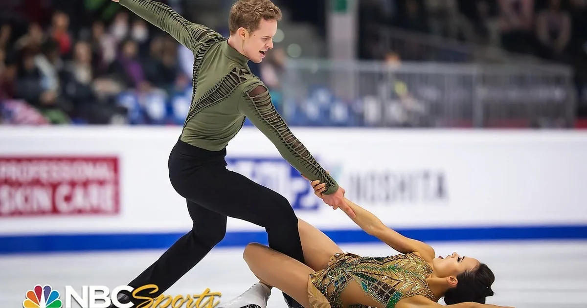 Figure Skating Couple Wins Audience With ''Snake Charmer'' Routine