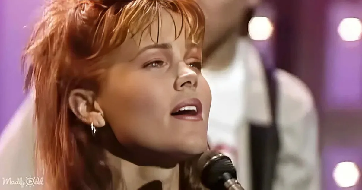Belinda Carlisle Sings ''Circle in the Sand'' on ''Carson'' in 1988