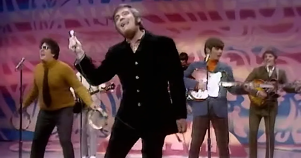 1967 the Turtles 'She'd Rather Be With Me' Is One of the Happiest Songs Ever